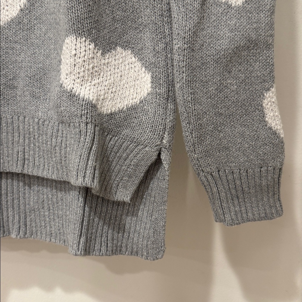 Christian Siriano Gray Sweater with White Heart Design Sz XS - Picture 5 of 8